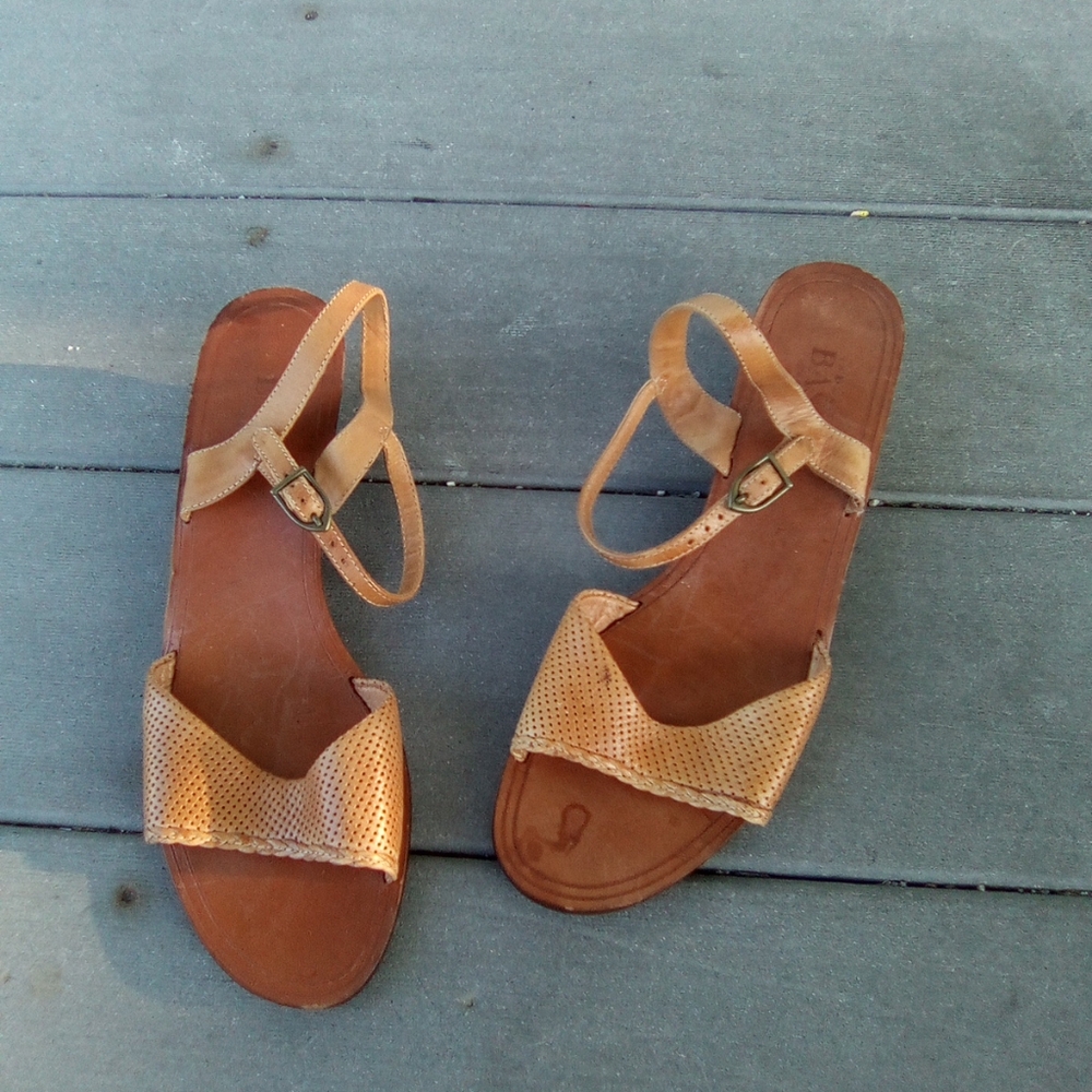 BASS SANDALS SIZE 8.5 LEATHER Elegant Tan Sandals for Women - Picture 4 of 12